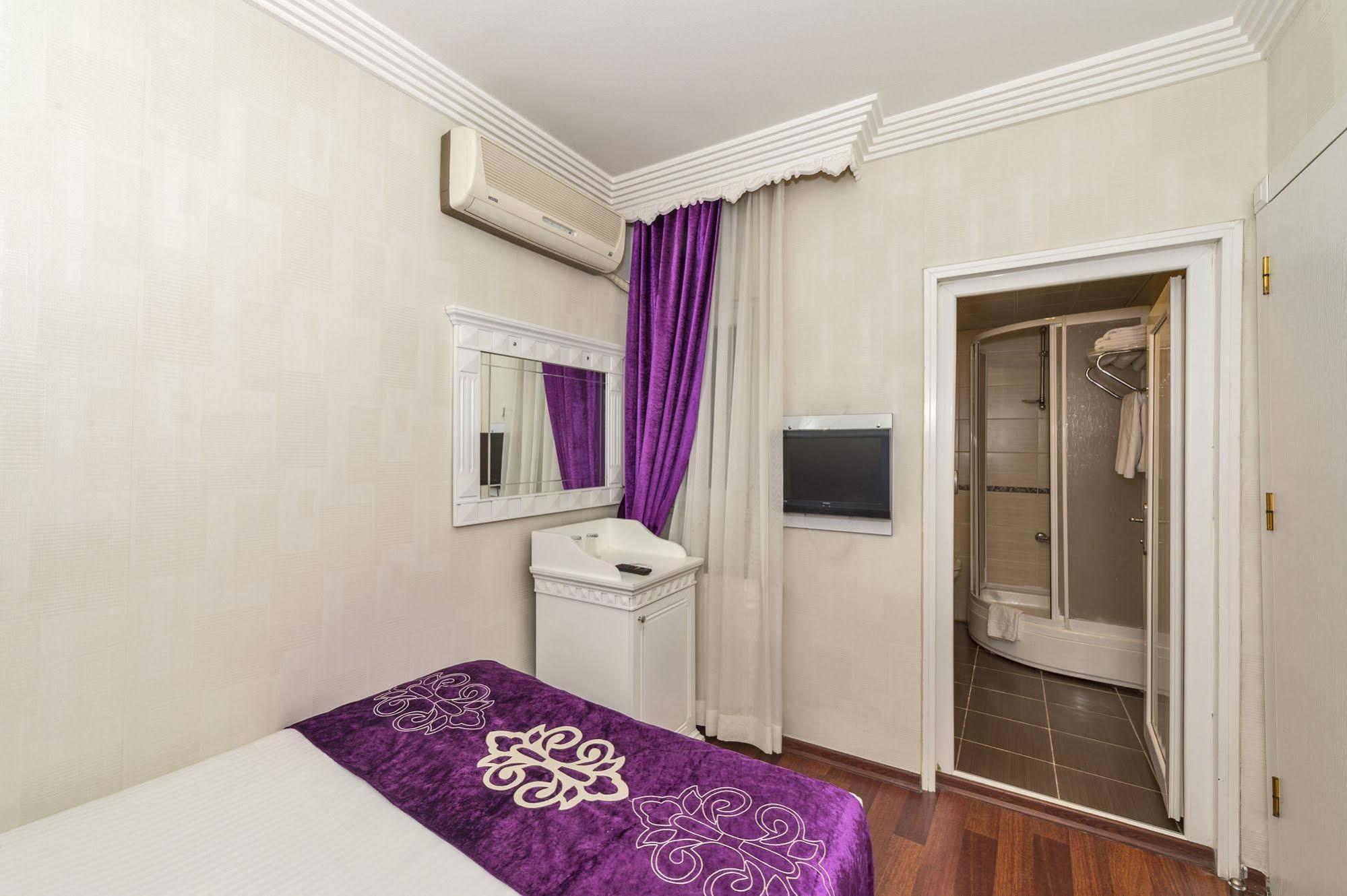 ISTANBUL HOLIDAY HOTEL